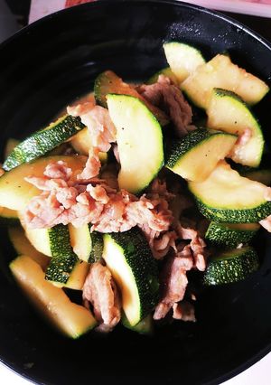 豚肉とズッキーニの炒め物-レシピのメイン写真
