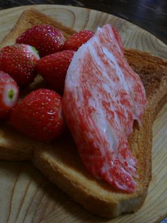 イチゴとカニカマ☆サンドイッチ-レシピのメイン写真