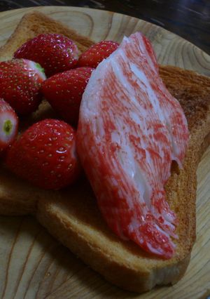 イチゴとカニカマ☆サンドイッチ-レシピのメイン写真