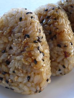 娘の好きなゴマゴマたっぷり焼きおにぎり♪-レシピのメイン写真