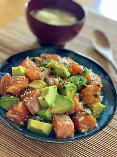 サーモンポキ丼-レシピのメイン写真