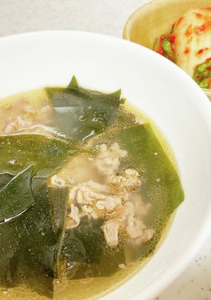 お誕生日に！牛肉入りわかめスープ-レシピのメイン写真