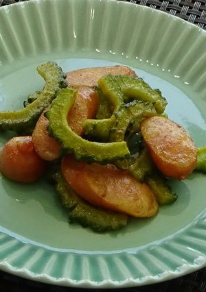 簡単給食 ウインナーとゴーヤのカレー炒め-レシピのメイン写真