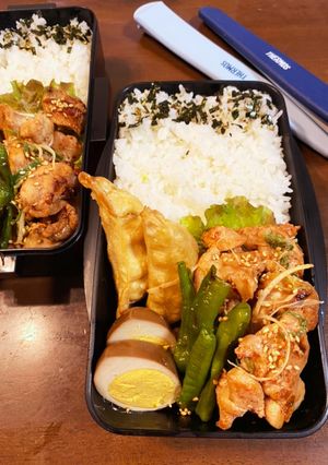 ヤンニョムチキンと燻玉と揚げ餃子弁当-レシピのメイン写真