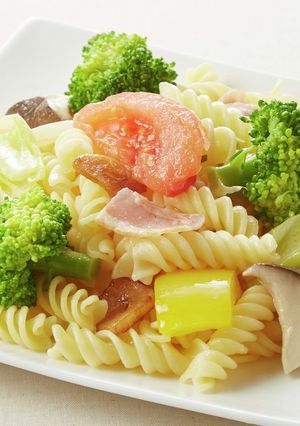 ベーコンと夏野菜のスクリューマカロニ-レシピのメイン写真