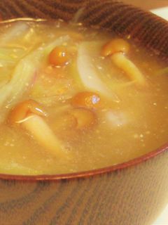 〖 なめことみょうがと玉ねぎの味噌汁 〗-レシピのメイン写真