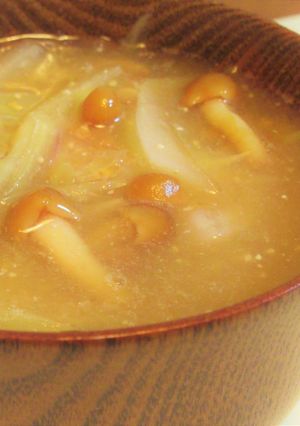 〖 なめことみょうがと玉ねぎの味噌汁 〗-レシピのメイン写真