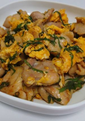 簡単！鶏もも肉の鶏たま大葉オイスター炒め-レシピのメイン写真