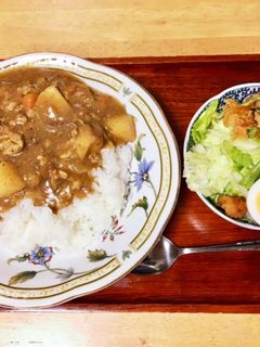 辛口カレーとサラダ-レシピのメイン写真
