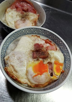 ﾍﾞｰｺﾝハムエッグ丼❨(@≧↺≦@)❩-レシピのメイン写真