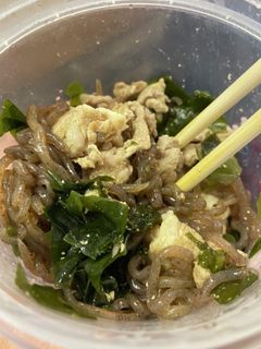 豚肉とわかめと糸蒟蒻のポン酢あえ-レシピのメイン写真