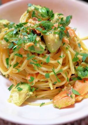 アボカドとスモークサーモンの和風パスタ-レシピのメイン写真