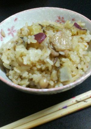 お鍋でできる!?照り照り炊き込みご飯♪-レシピのメイン写真