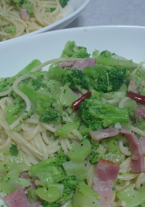 ブロッコリーとベーコンのペペロンチーノ-レシピのメイン写真