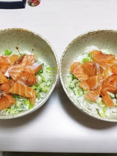 生サーモンと炒めネギの丼ぶり-レシピのメイン写真