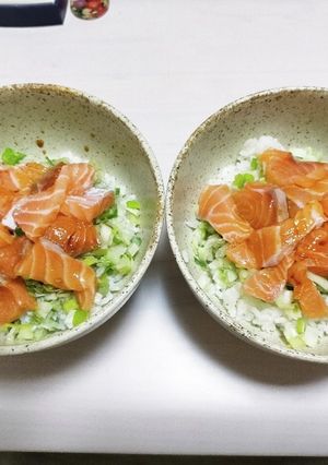 生サーモンと炒めネギの丼ぶり-レシピのメイン写真