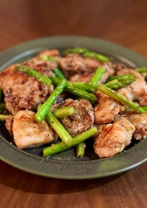 アスパラと鶏もも肉の塩麹炒め-レシピのメイン写真