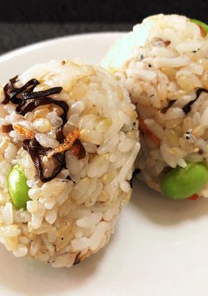 枝豆とカルシウム増し増しおにぎり-レシピのメイン写真