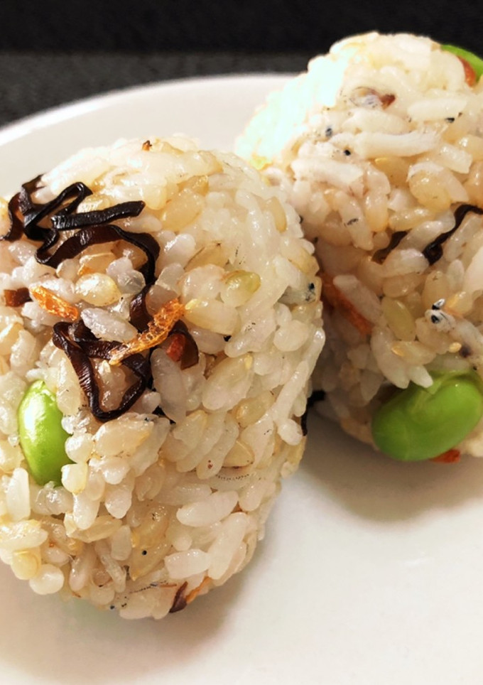 枝豆とカルシウム増し増しおにぎり-レシピのメイン写真
