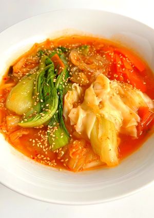 市販ワンタンと青梗菜のピリ辛キムチスープ-レシピのメイン写真