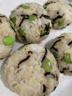 枝豆と塩昆布のおにぎり-レシピのメイン写真