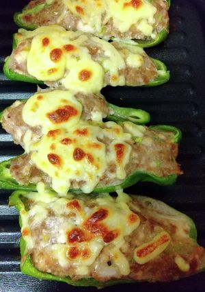 ピーマンの肉詰めチーズトースト-レシピのメイン写真
