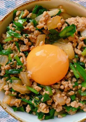 疲労回復に！ニラ豚挽肉のスタミナ丼-レシピのメイン写真