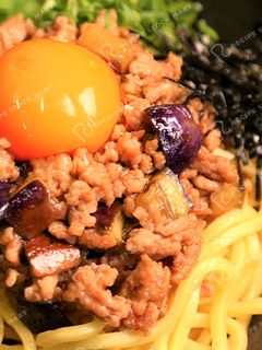 汁なし豚ひき肉となすの混ぜそば-レシピのメイン写真