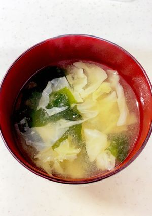 キャベツとわかめの味噌汁^^-レシピのメイン写真