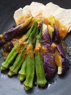 鶏胸肉と揚げ茄子&おくらの味噌がけ-レシピのメイン写真