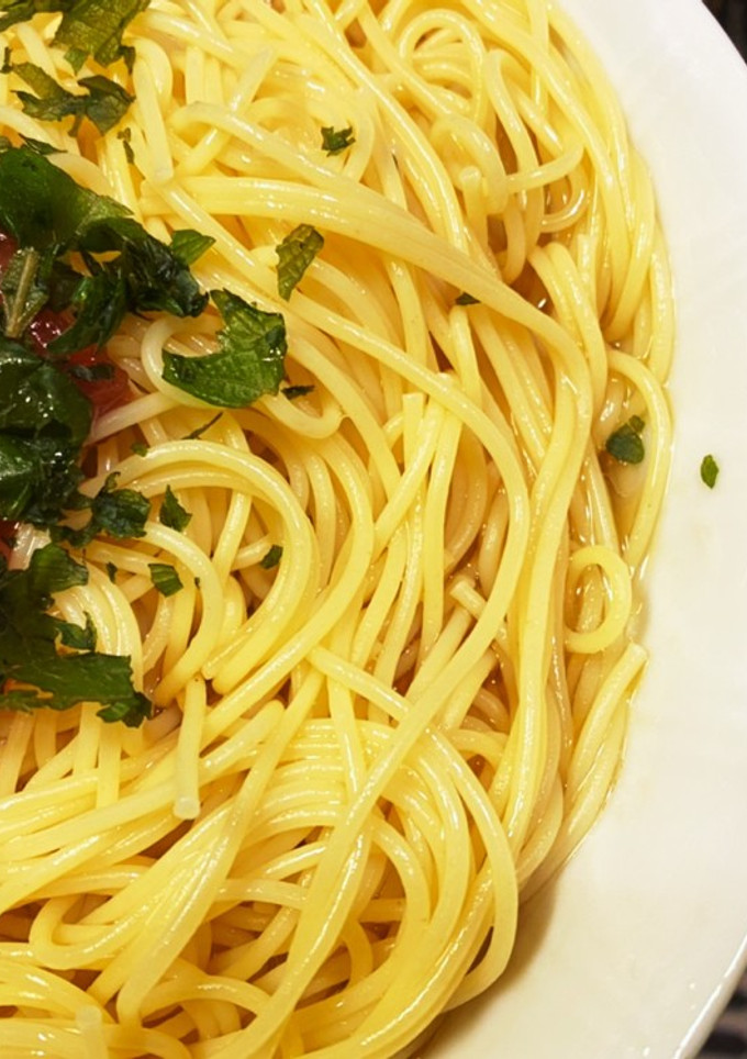【夏向け】大葉と梅干しの冷製スープパスタ-レシピのメイン写真