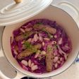 紫キャベツとソーセージ白インゲンの煮込み