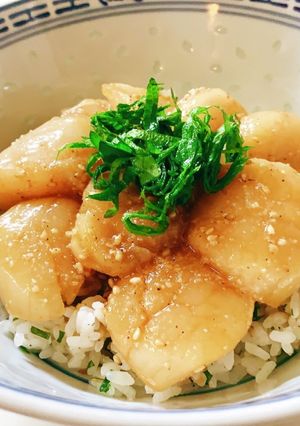 冷凍ホタテ解凍で♪ほたて貝柱のゴマ漬け丼-レシピのメイン写真