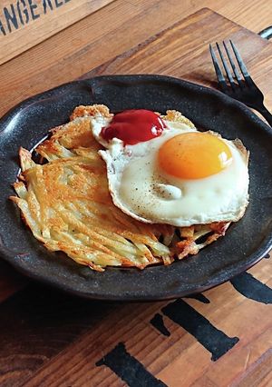 おうち居酒屋★じゃがチーズの目玉焼き添え-レシピのメイン写真