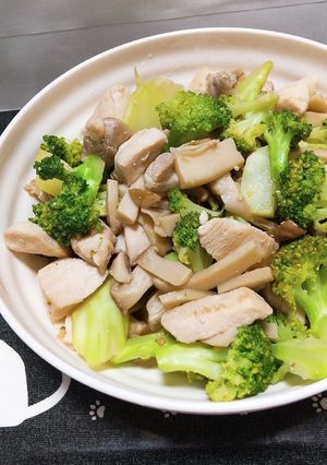 ブロッコリーときのこと鶏肉のうま塩炒め-レシピのメイン写真