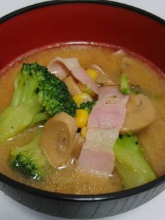 簡単!ブロッコリーベーコンのバター味噌汁-レシピのメイン写真