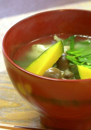 今日の味噌汁★かぼちゃとニラ【動画】-レシピのメイン写真