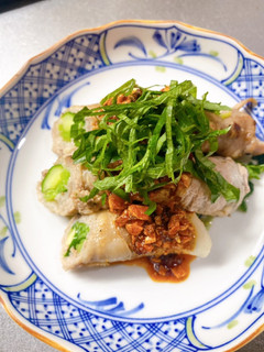 美味しい簡単!豚バラ肉巻き+食べるラー油-レシピのメイン写真