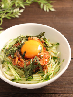 簡単!冷やしうどん☆汁なし納豆キムチ-レシピのメイン写真