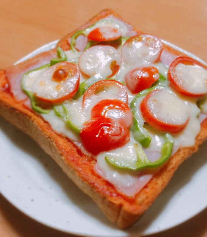 ミニトマトが美味しい！簡単ピザトースト by チャコールグレイ