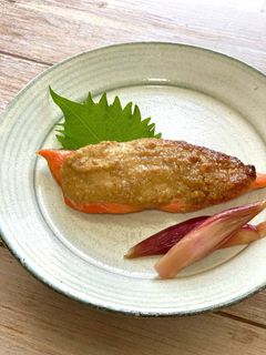 【塗って焼くだけ】鮭のごまマヨ焼き-レシピのメイン写真