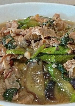 つるむらさきと半白きゅうりの肉炒め-レシピのメイン写真