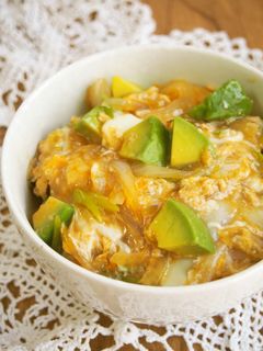 5分で丼!アボカドの玉子丼♪とろーり食感-レシピのメイン写真