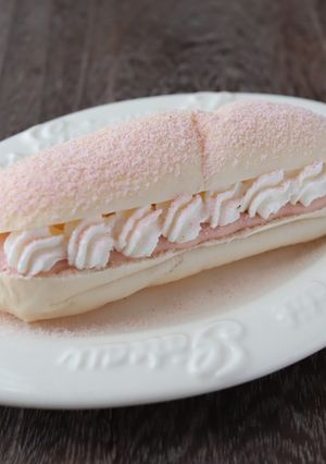 あまおう苺の粉雪クリームコッペ-レシピのメイン写真