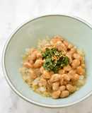 レトルトこんにゃく米のニラ納豆ごはん