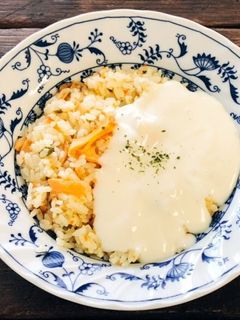 鮭ピラフの簡単ホワイトソースがけ-レシピのメイン写真