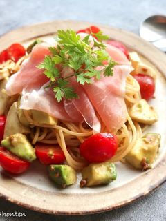 アボカドと生ハムの和風冷製パスタ-レシピのメイン写真