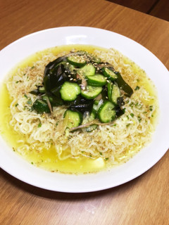 胡瓜とわかめの酢の物のせ冷やし塩ラーメン-レシピのメイン写真
