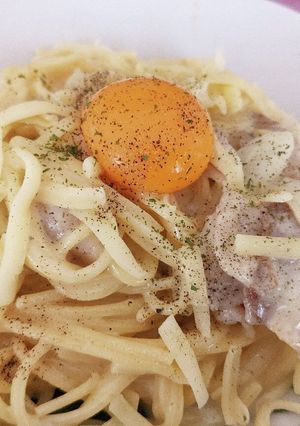 レトルトカルボナーラを本格風にいただく-レシピのメイン写真