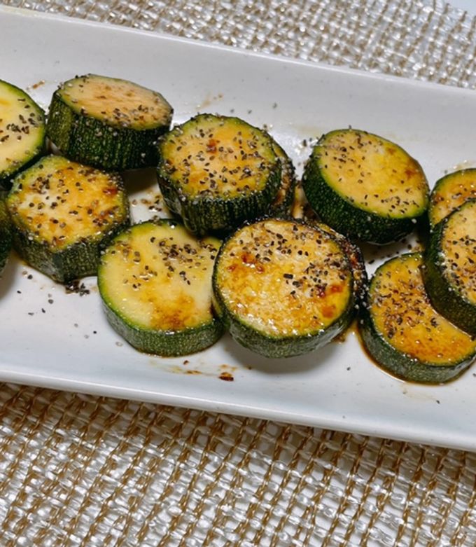 簡単おつまみ！ズッキーニポン酢炒め！ by 原アンナ 【クックパッド